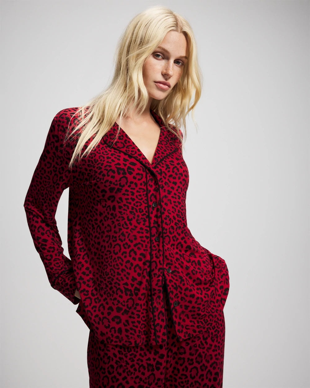 FELINE PAINT THE TOWN RED - Cool Nights Long Sleeve Notch Collar with Piped Placket Pajama Top