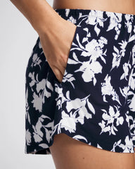 SERENITY PETALS NAVY - Relaxed Pajama Short