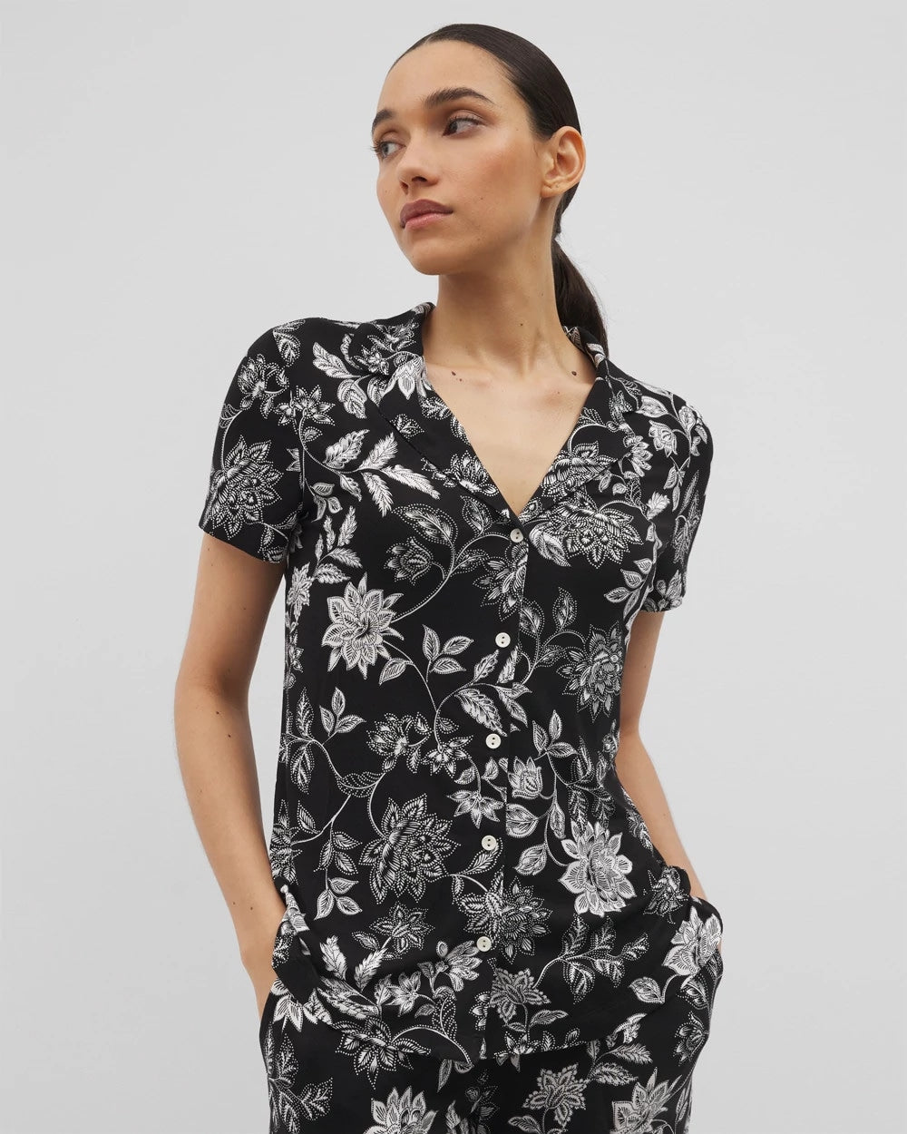 MEANDERING GARDEN BLACK - Short Sleeve Notch Collar Pajama Top