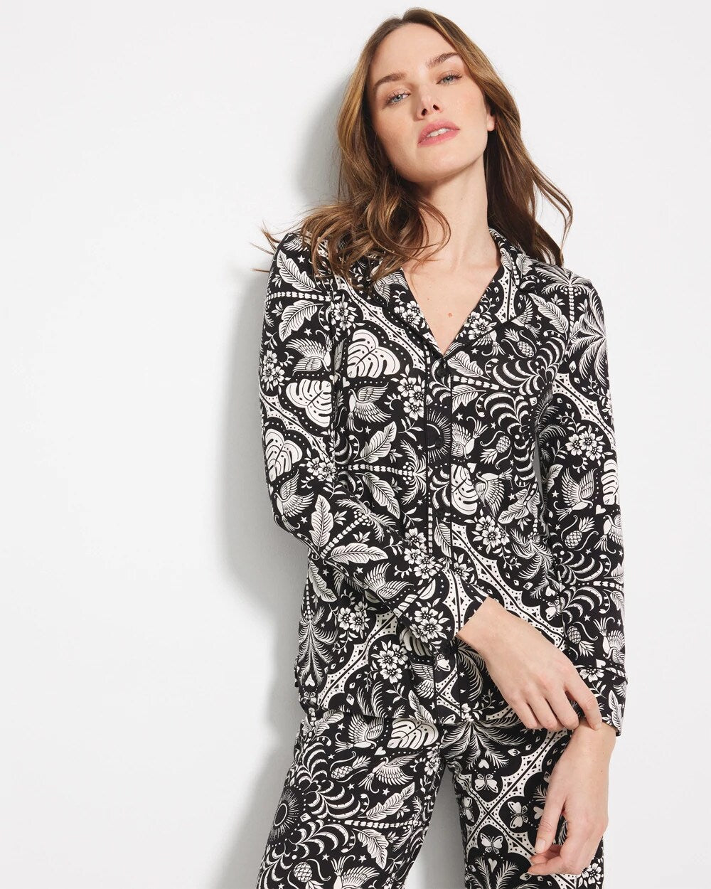 AMAZONIA TILE BLACK - Long-Sleeve Printed Notch Collar Pajama Top