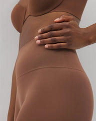 CINNAMON LATTE - Mid-Level Shaping Seamless Shorts