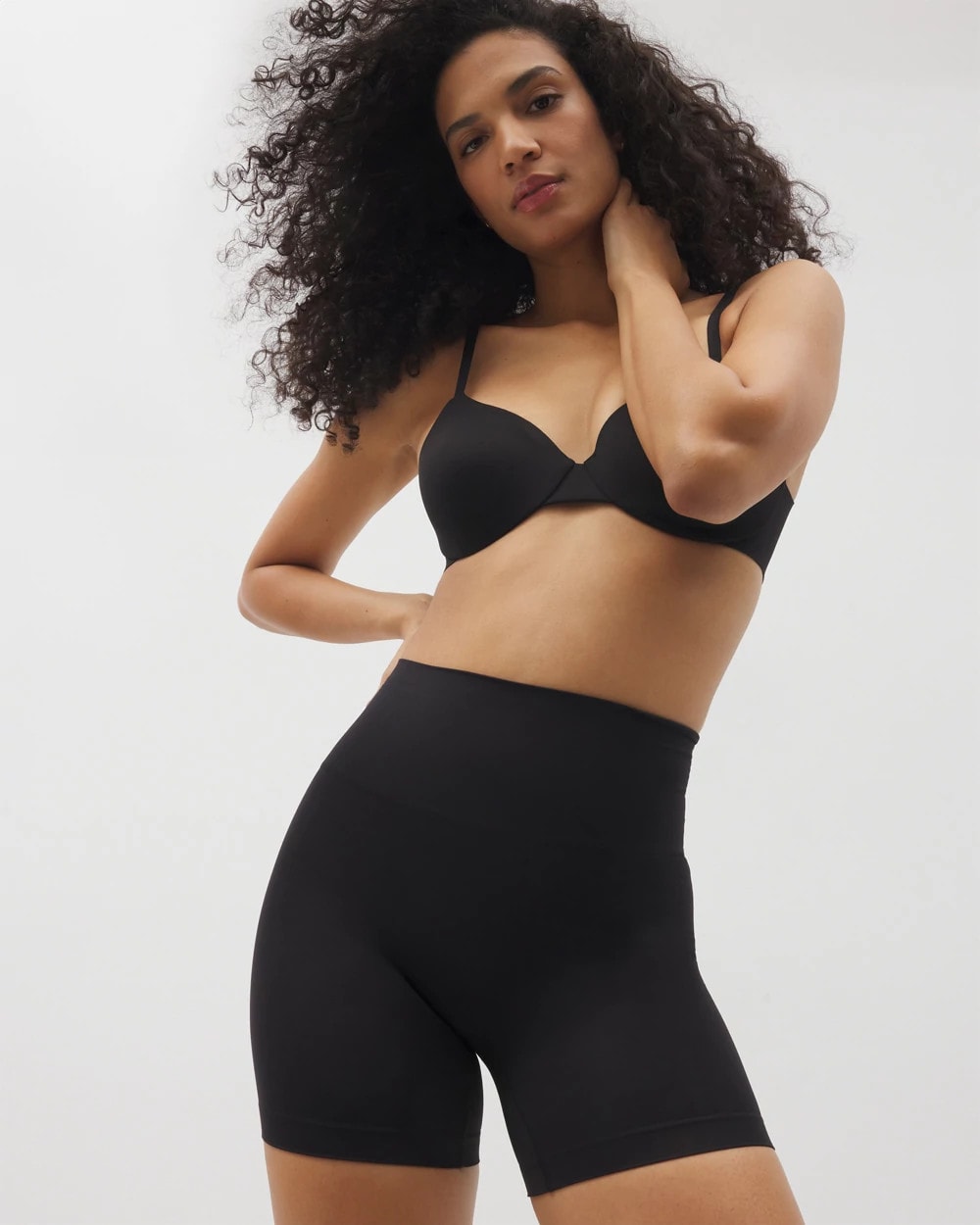 BLACK - Mid-Level Shaping Seamless Shorts