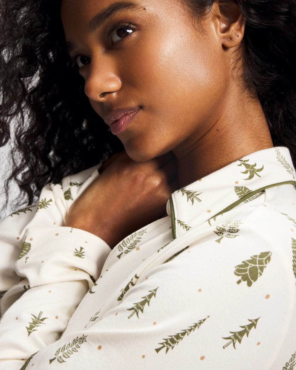 FESTIVE FIRS CHAMP DREAMS - Long-Sleeve Notch Collar Pajama Top