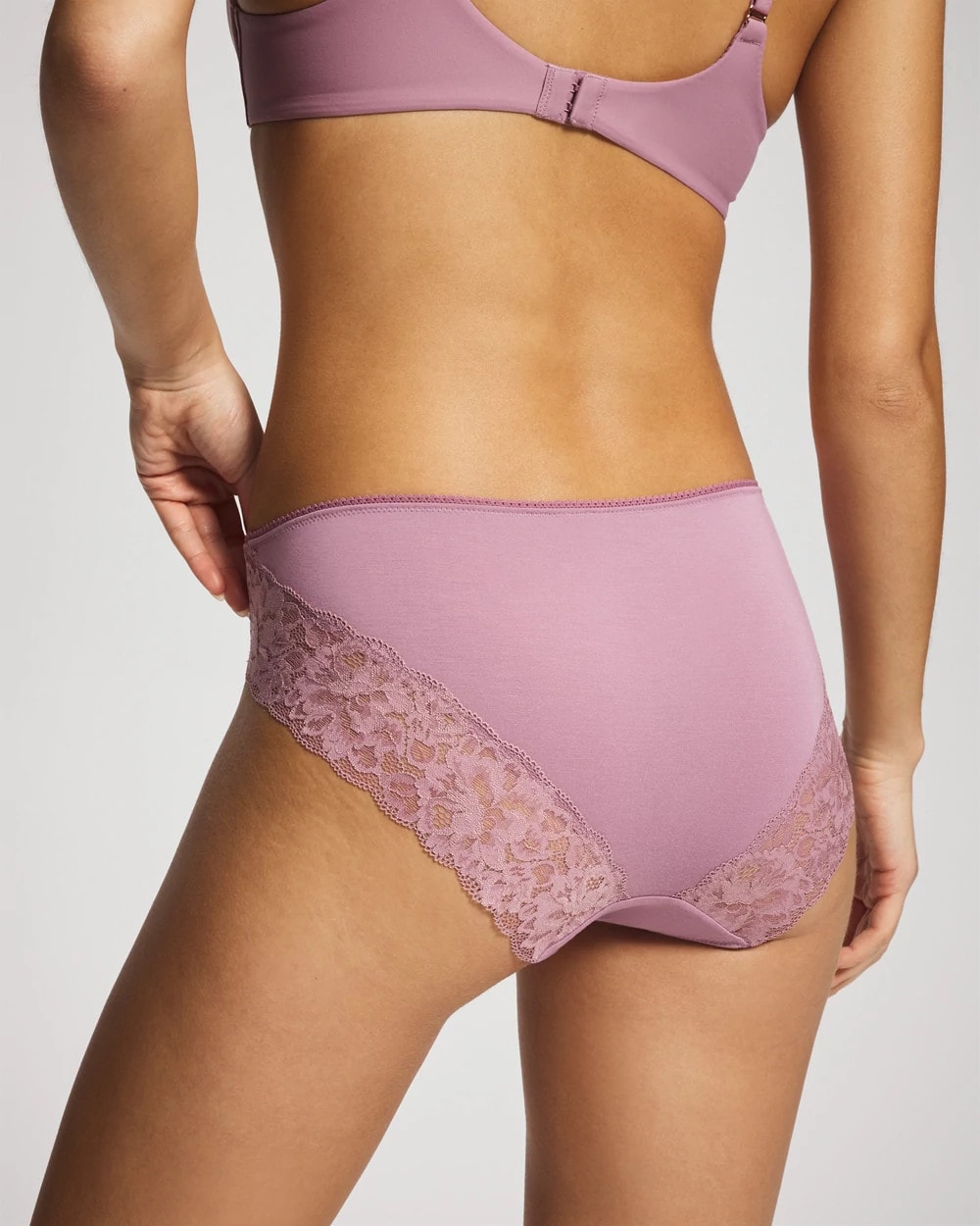 BEACH PLUM - High-Leg Panty With Signature Lace