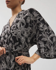 PLUMERIA BLOOMS BLK CH - Short Robe