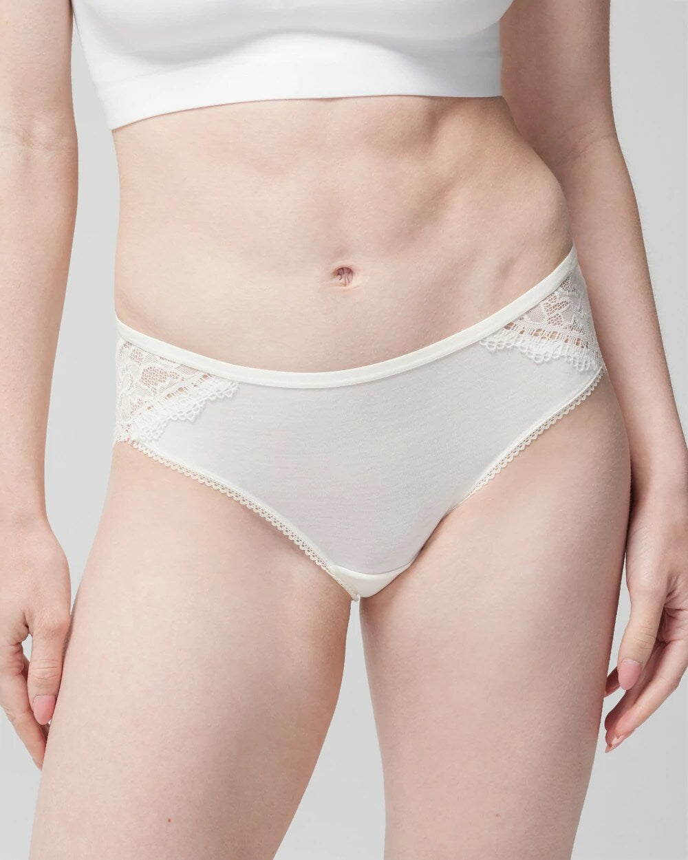 IVORY - Hipster Panty with Enchanting Lace