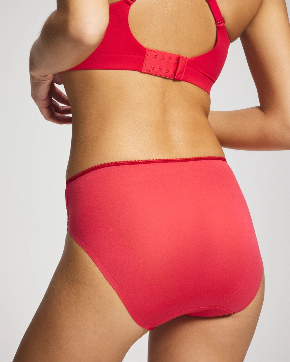 HEARTS DESIRE - Edge High-Leg Panty with Lace