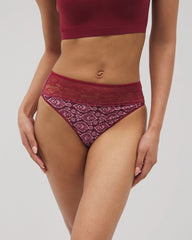 PLENTIFUL PIECES KISS - Edge High-Leg Panty with Lace