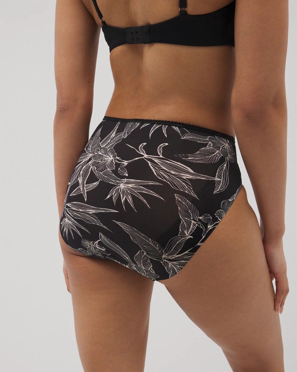PLUMERIA BLOOMS BLK CH - Edge High-Leg Panty with Lace