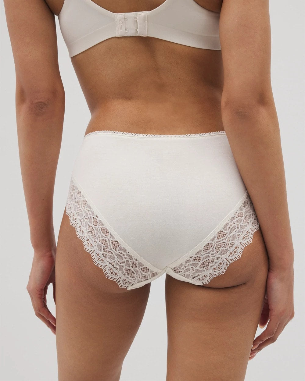 IVORY - High-Leg Panty with Enchanting Lace
