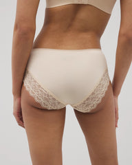 PALE SAND - High-Leg Panty with Enchanting Lace
