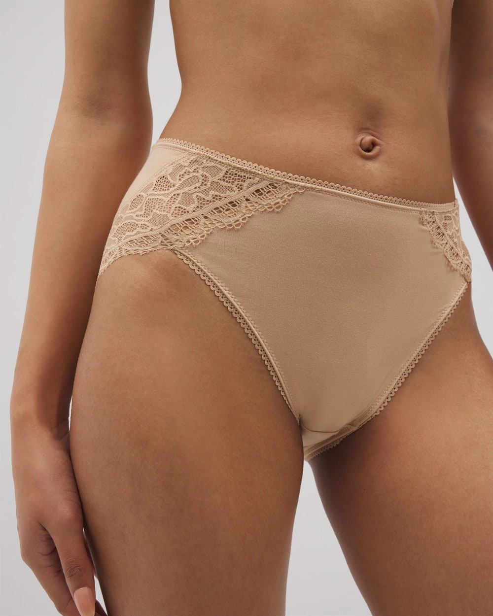 WARM AMBER - High-Leg Panty with Enchanting Lace