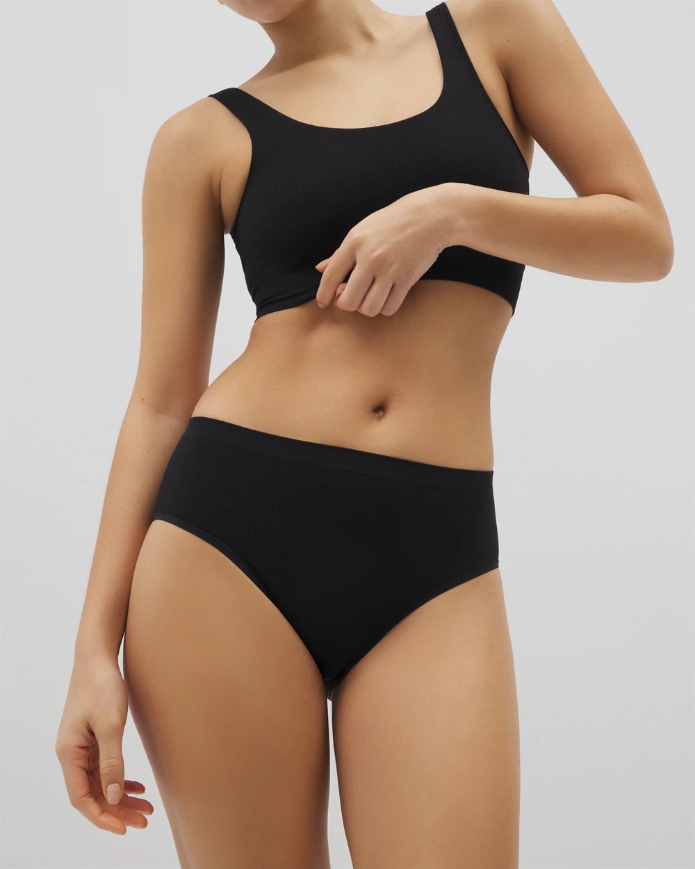 BLACK - Seamless Rib High-Leg Panty