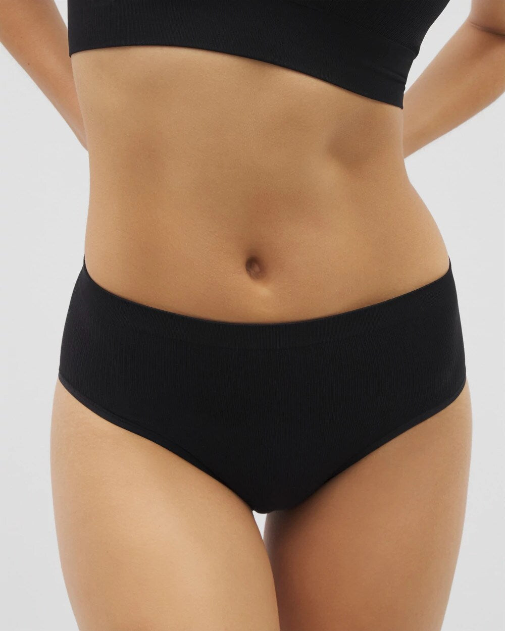 BLACK - Seamless Rib High-Leg Panty
