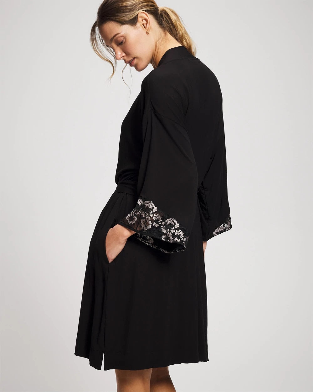 BLACK - Lace Robe