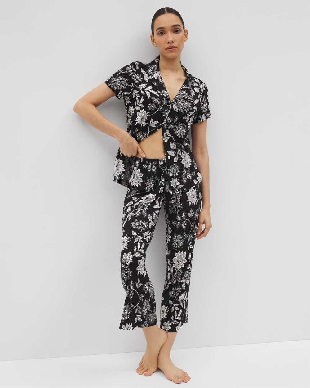 MEANDERING GARDEN BLACK - Cropped Pajama Pants
