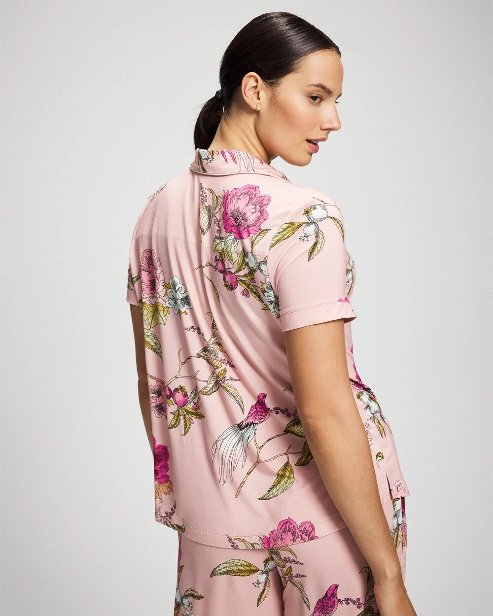 FEATHERED FANCY PINK - Printed Short Sleeve Notch Collar