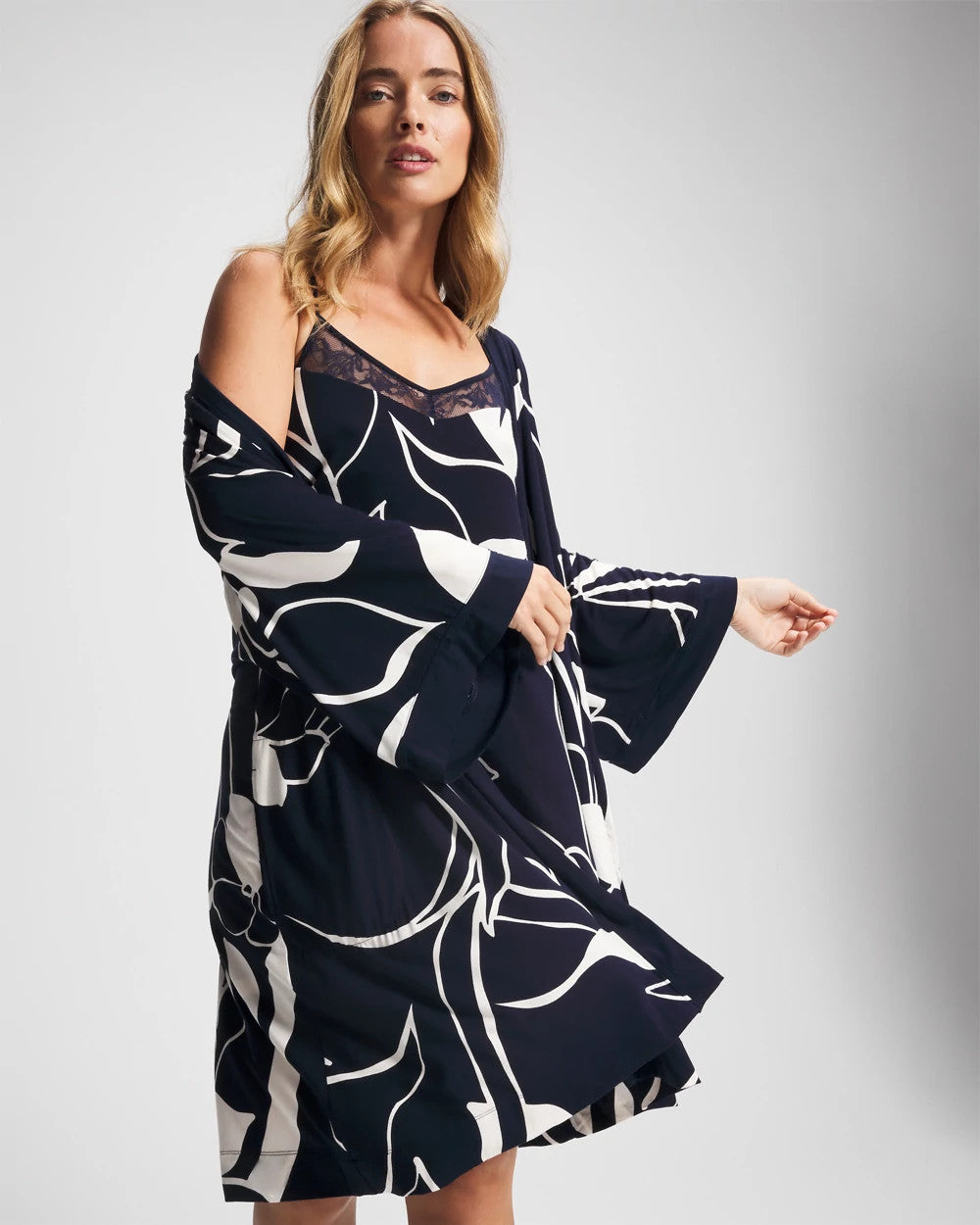 NOUVEAU FLORA NAVY - Short Robe