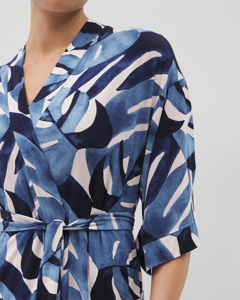 TROPICAL BREEZE SKY - Short Robe