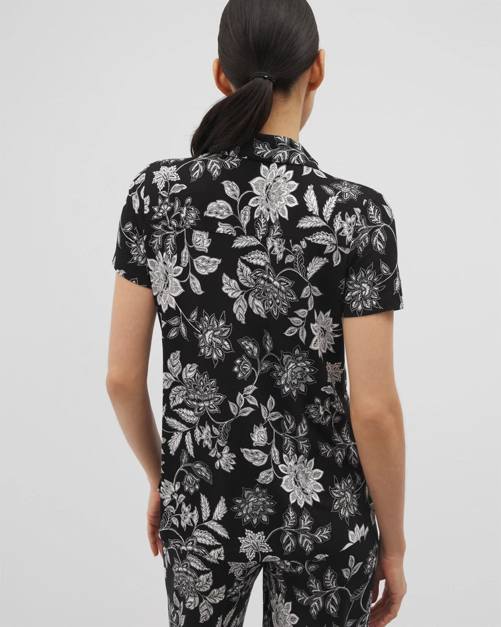 MEANDERING GARDEN BLACK - Short Sleeve Notch Collar Pajama Top