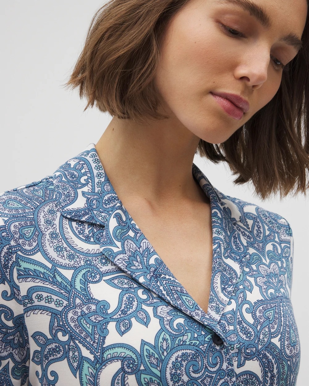 SHOW OFF PAISLEY COCONUT - Short Sleeve Notch Collar Pajama Top