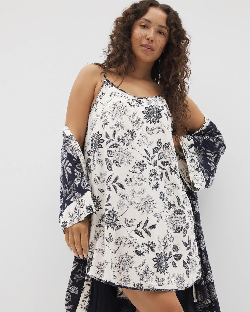 MEANDERING GARDEN CHAMP - V-Neck Chemise