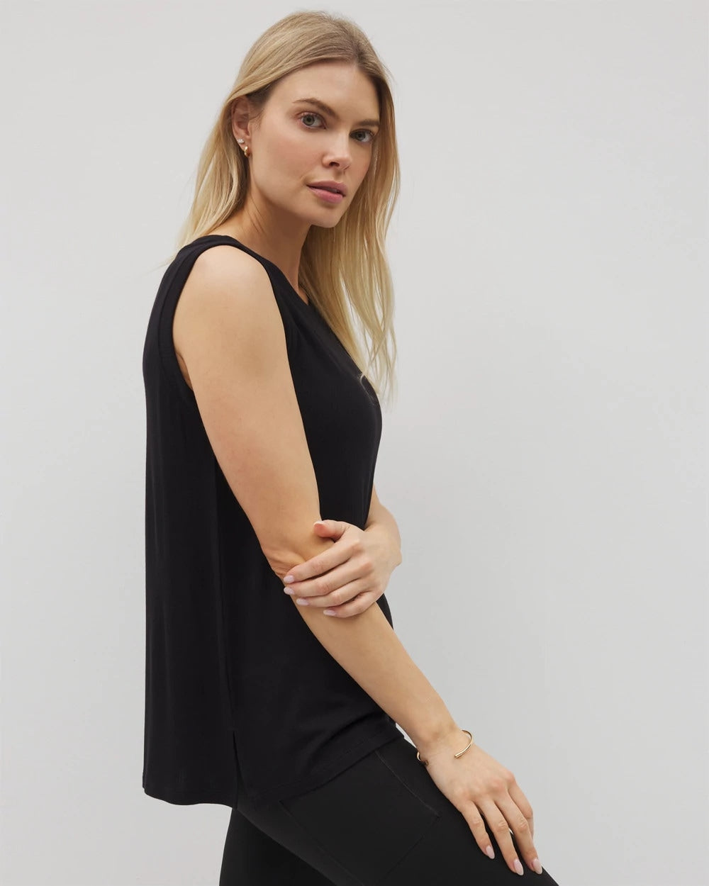 BLACK - Rib Knit Sleeveless Top
