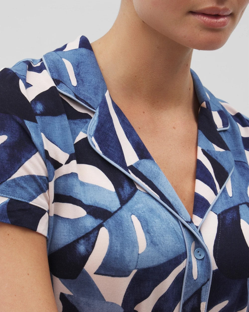 TROPICAL BREEZE SKY - Piped Short Sleeve Notch Collar Pajama Top