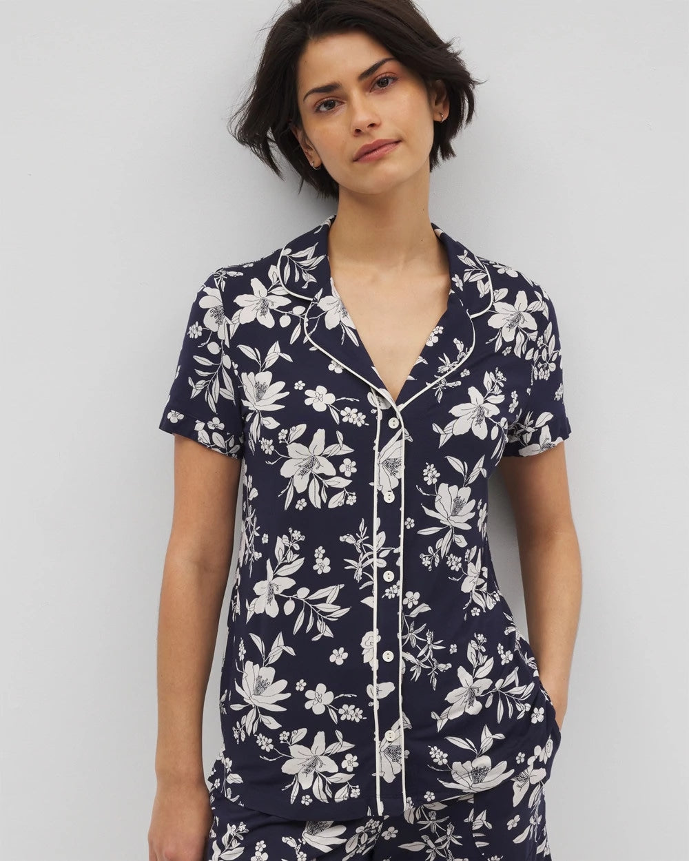 PLUMERIA DREAM NAVY - Piped Short Sleeve Notch Collar Pajama Top