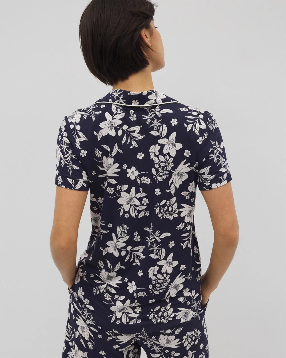 PLUMERIA DREAM NAVY - Piped Short Sleeve Notch Collar Pajama Top