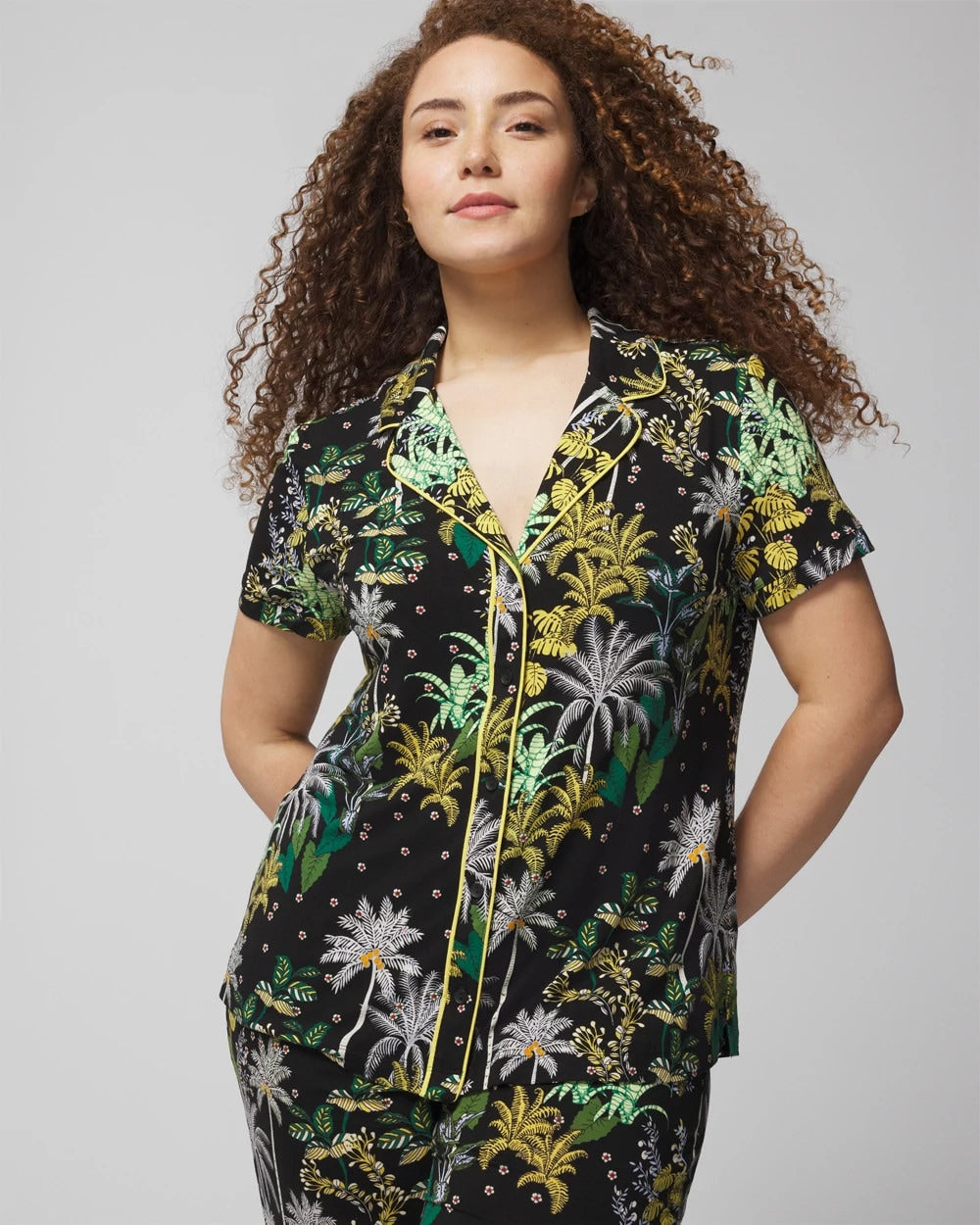 OASIS PALMS BLACK/WS - Piped Short Sleeve Notch Collar Pajama Top