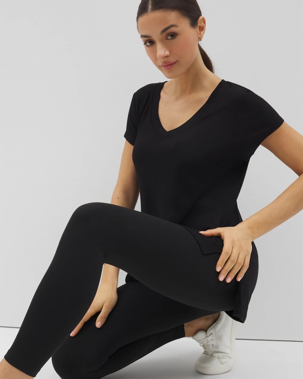 BLACK - Rib Knit V-Neck Tee
