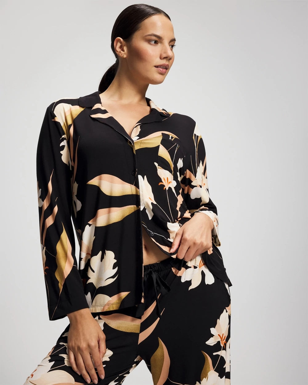 MYSTIC BLOOMS BLACK MID - Long-Sleeve Notch Collar Pajama Top