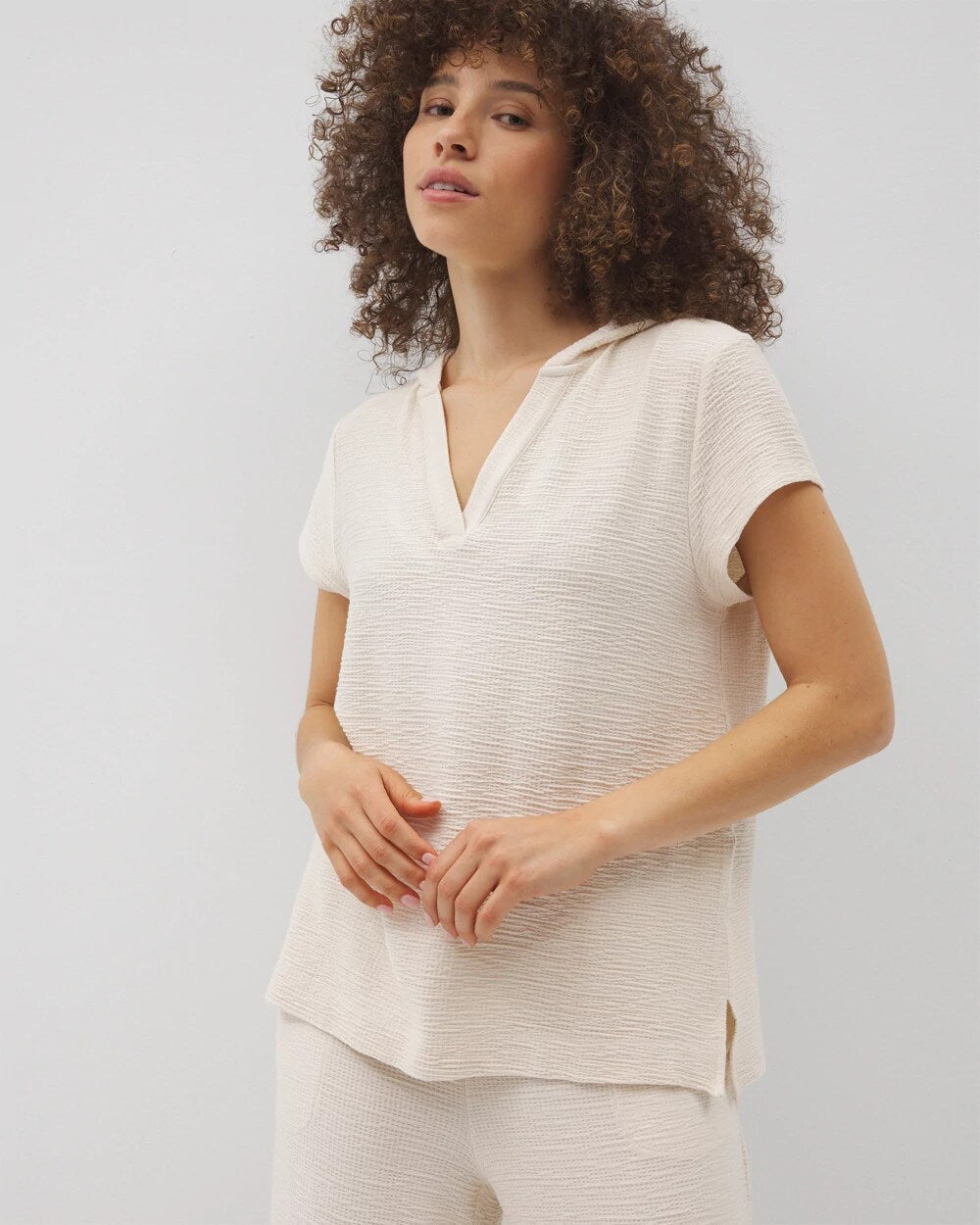 PARCHMENT - Crinkle Knit Short Sleeve V-Neck Hoodie