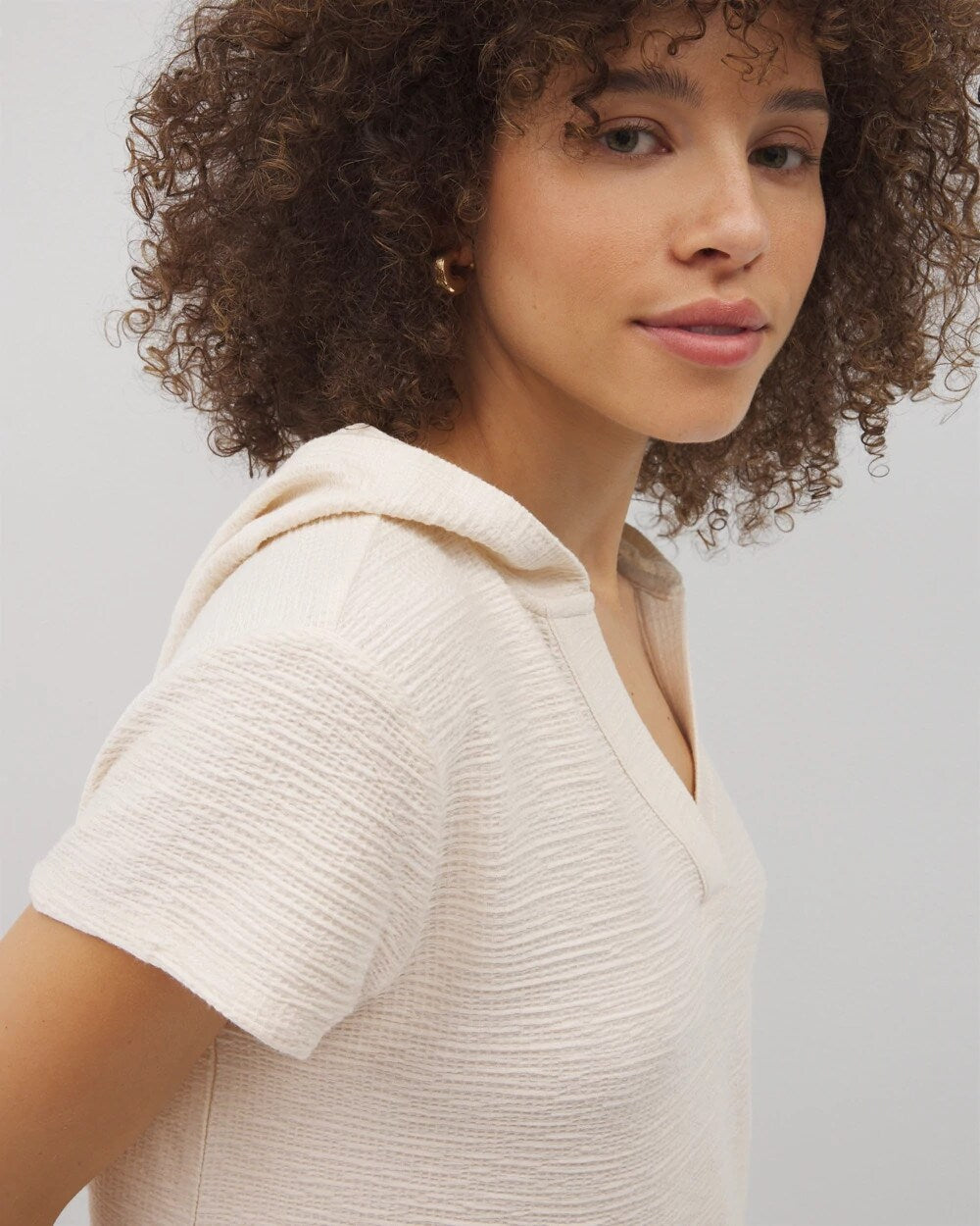 PARCHMENT - Crinkle Knit Short Sleeve V-Neck Hoodie