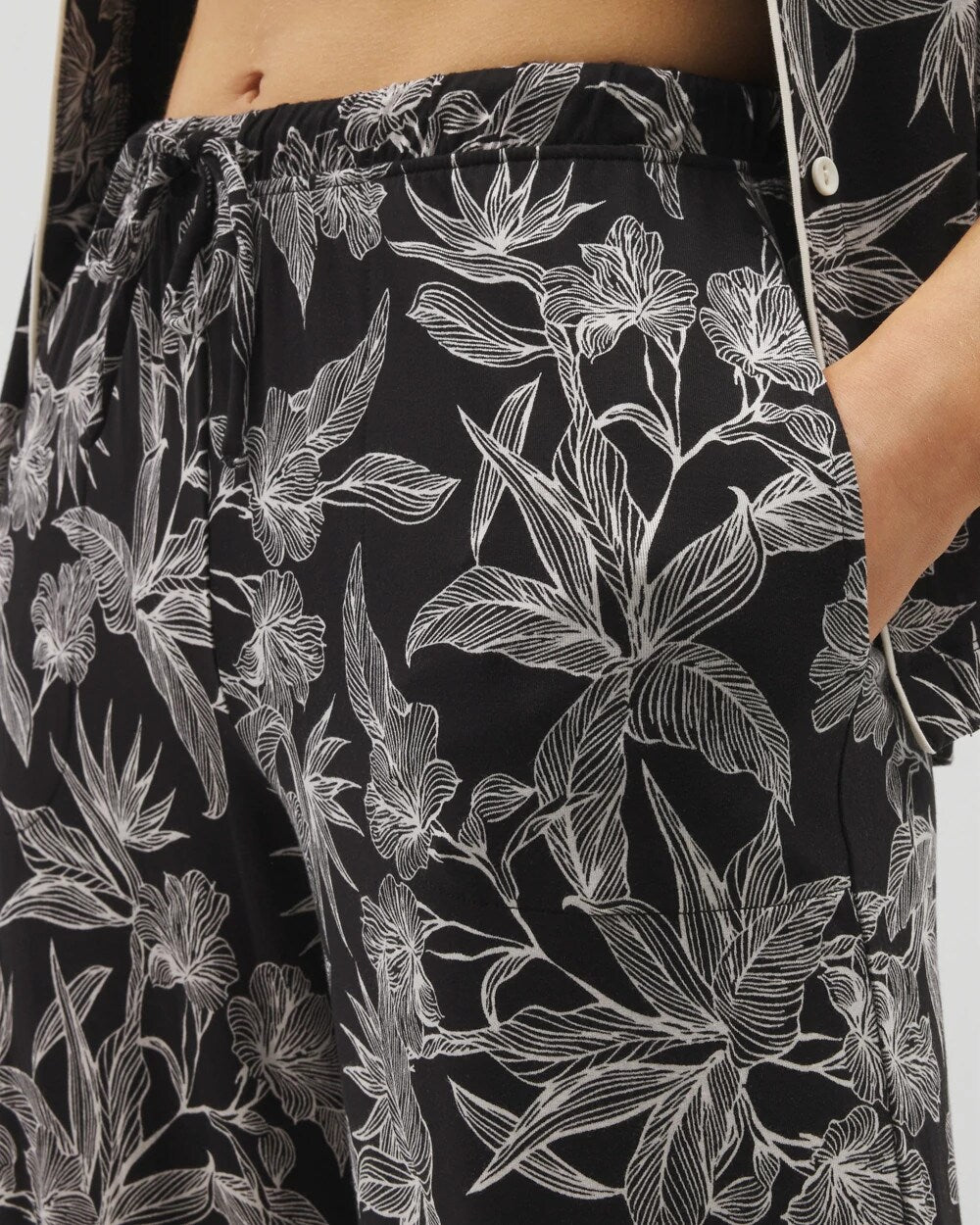 PLUMERIA BLOOMS BLK CH - Printed Pajama Pants