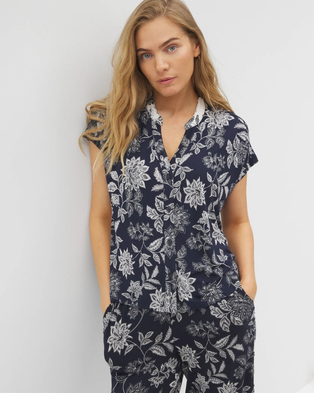 MEANDERING GARDEN NAVY - Mandarin Collar Short Sleeve Pajama Top