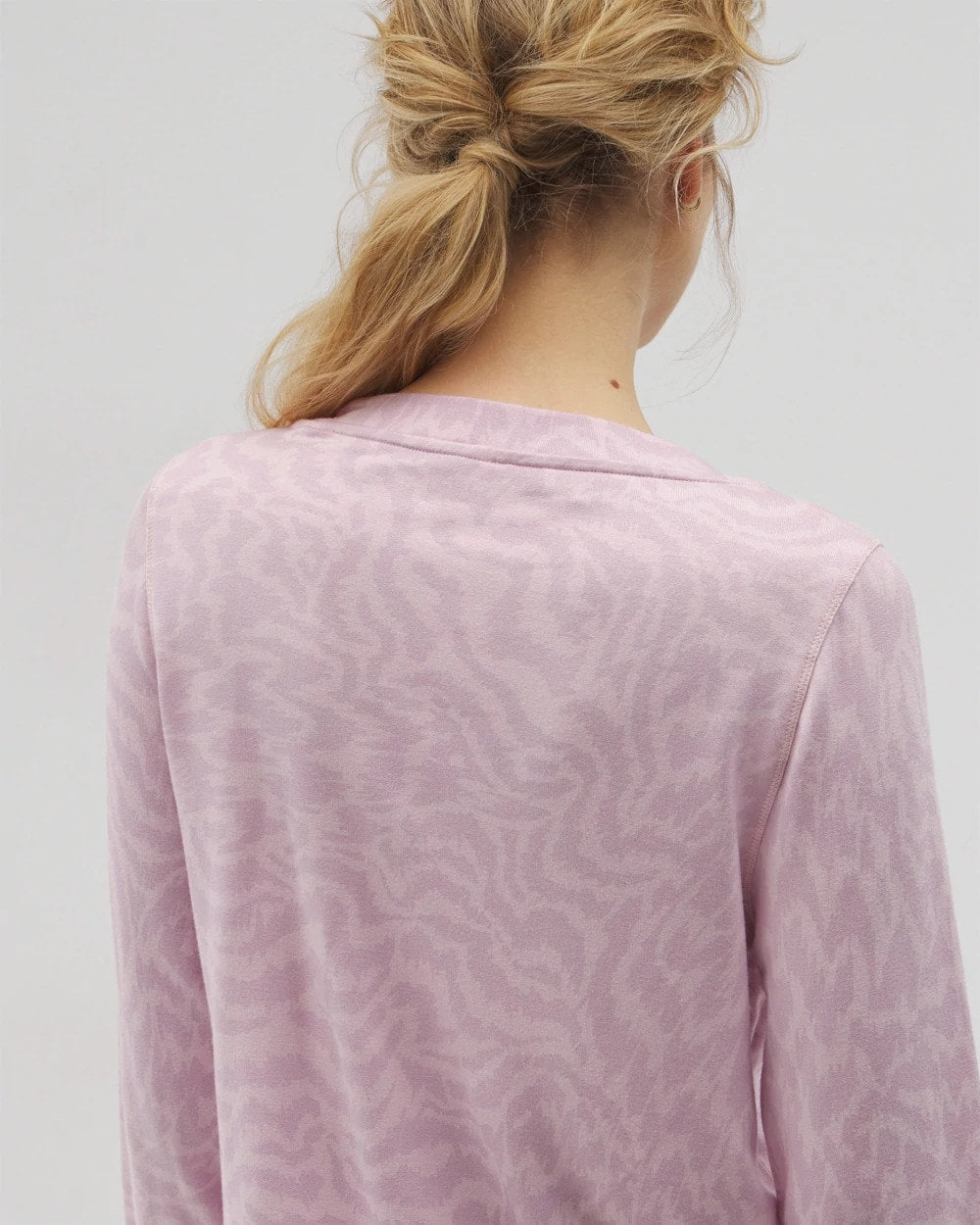 CANT BE TAMED LILAC - Long-Sleeve V-Neck Pajama Top