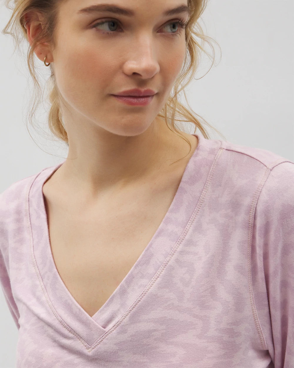CANT BE TAMED LILAC - Long-Sleeve V-Neck Pajama Top