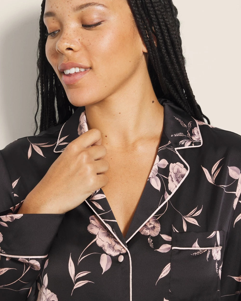 NOSTALGIA FLORA BLACK - Long-Sleeve Notch Collar Pajama Top