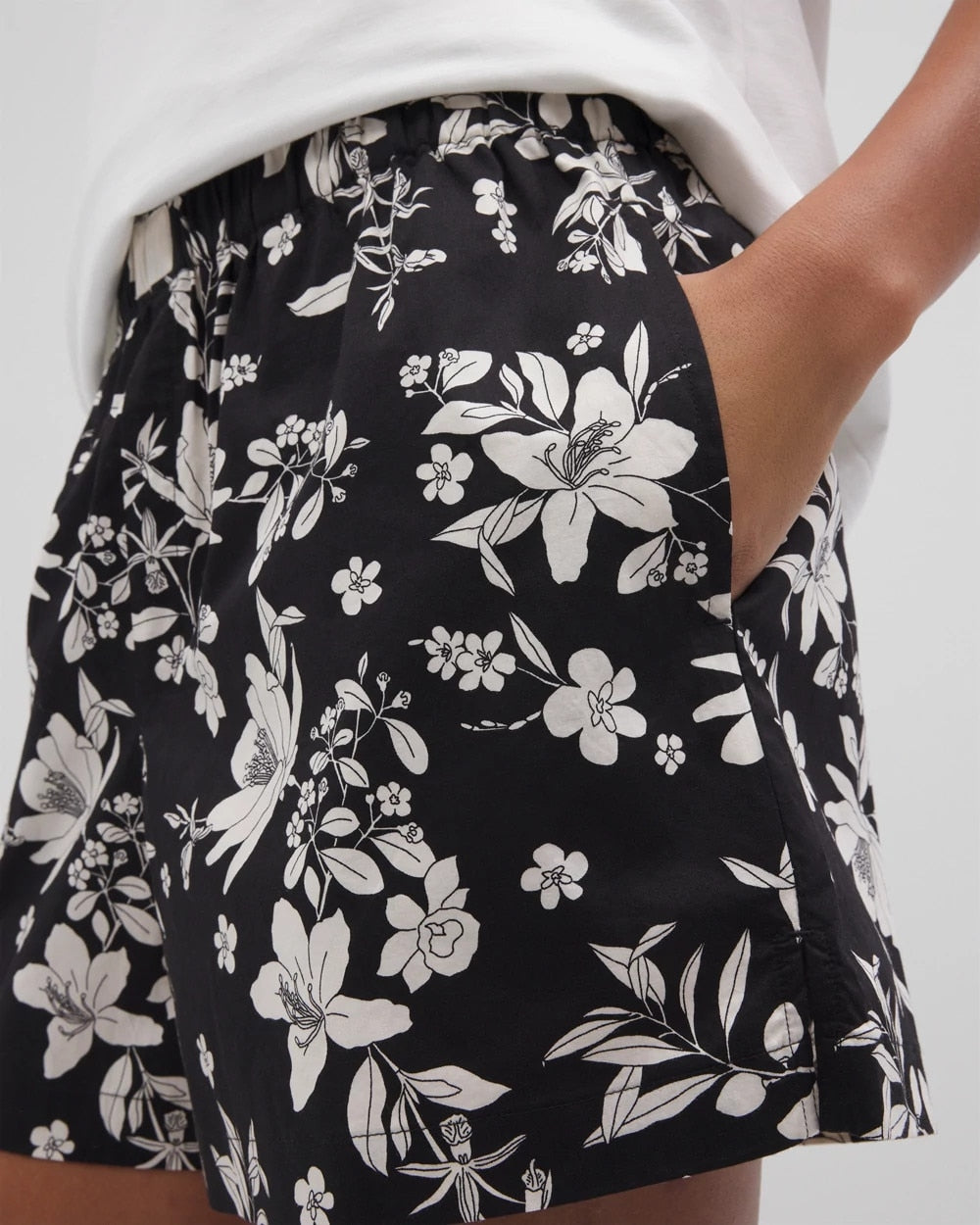 PLUMERIA DREAM BLACK - Pajama Shorts