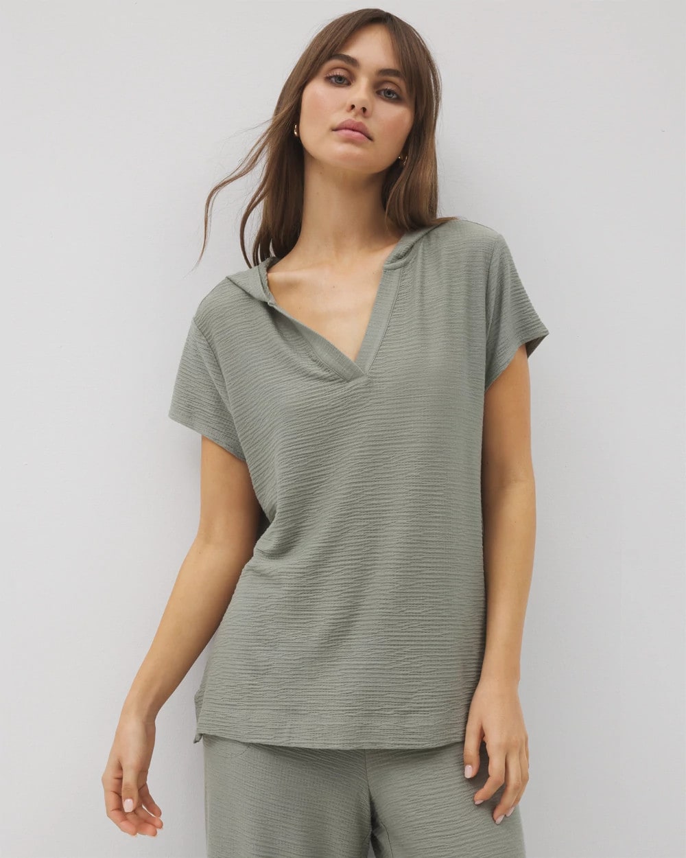 RESTORATION GREEN - Crinkle Knit Short Sleeve V-Neck Hoodie