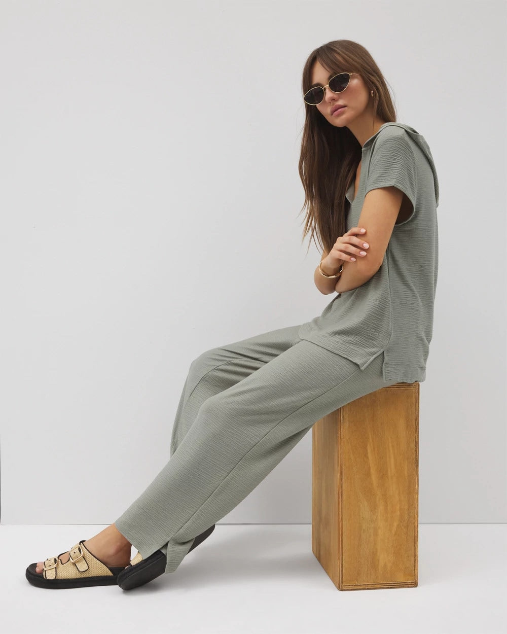 RESTORATION GREEN - Crinkle Knit Short Sleeve V-Neck Hoodie