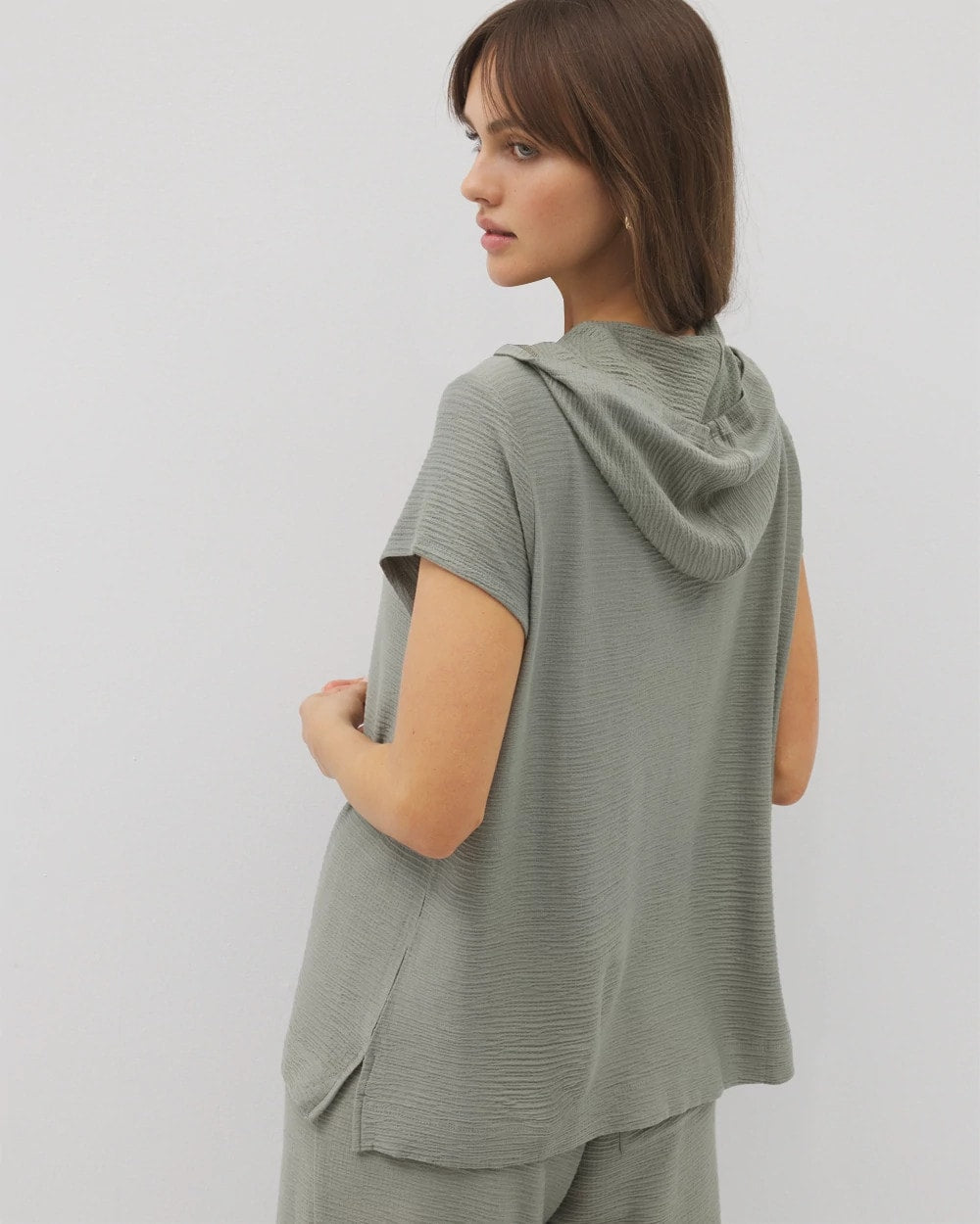 RESTORATION GREEN - Crinkle Knit Short Sleeve V-Neck Hoodie