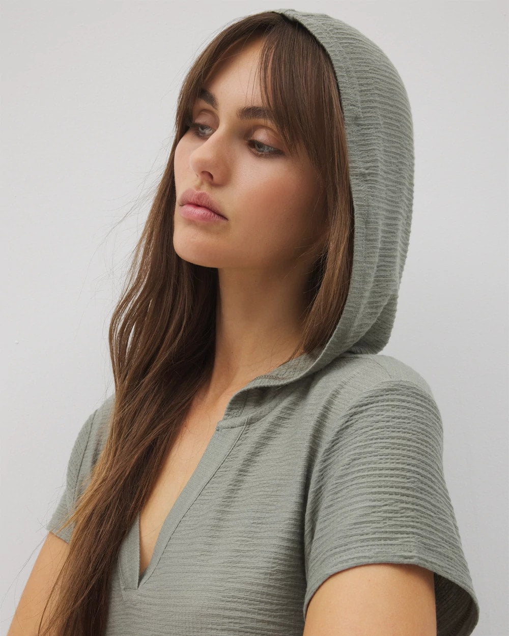 RESTORATION GREEN - Crinkle Knit Short Sleeve V-Neck Hoodie