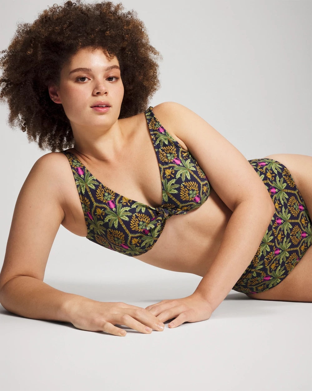 PALMY PATTERNS NAVY - Tie Front Bikini Top