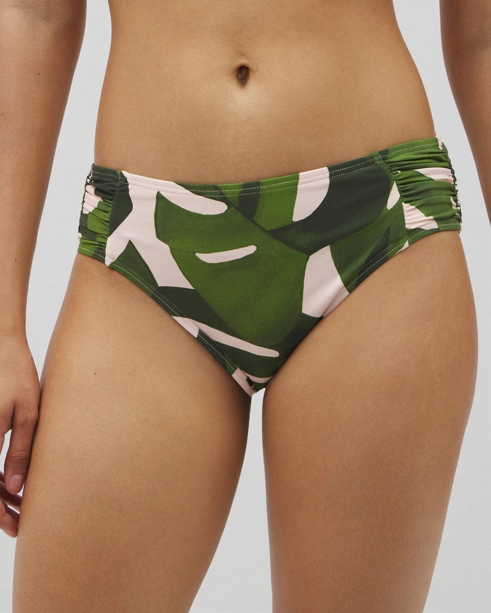 TROPICAL BREEZE MID PALM - Soma Swim Ruched Bikini Bottoms