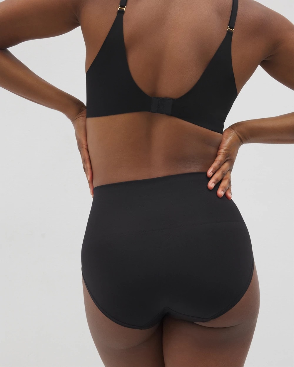 BLACK - Mid-Level Shaping Seamless Brief