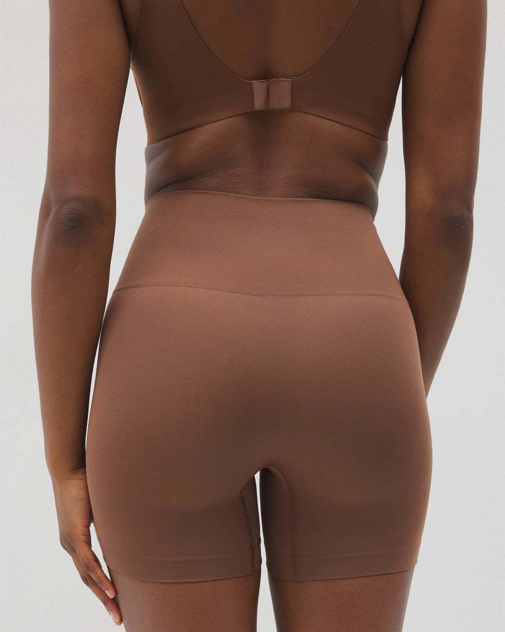 CINNAMON LATTE - Mid-Level Shaping Seamless Shorts