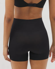 BLACK - Mid-Level Shaping Seamless Shorts